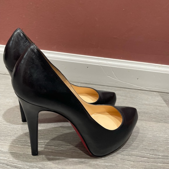 Louis Vuitton Shoes. Red bottom size 7,5 women. Only worn indoor once. Like new - Picture 2 of 9